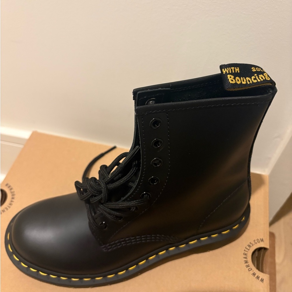 Dr. Martens 1460 Women’s Black Lace Up Boots - BRAND NEW - Picture 2 of 11